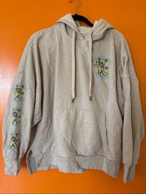 American Eagle Outfitters Light Gray Hoodie with Dancing Bear Graphics